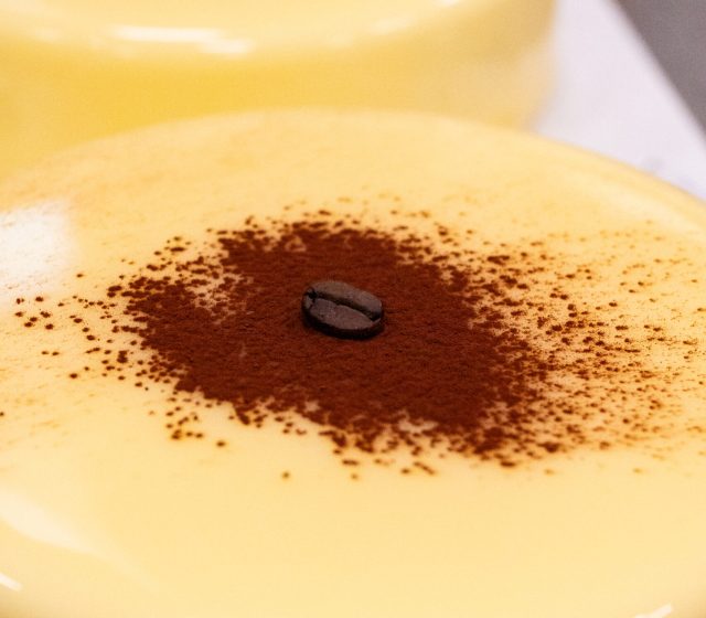 Dolce al cucchiaio con cacao