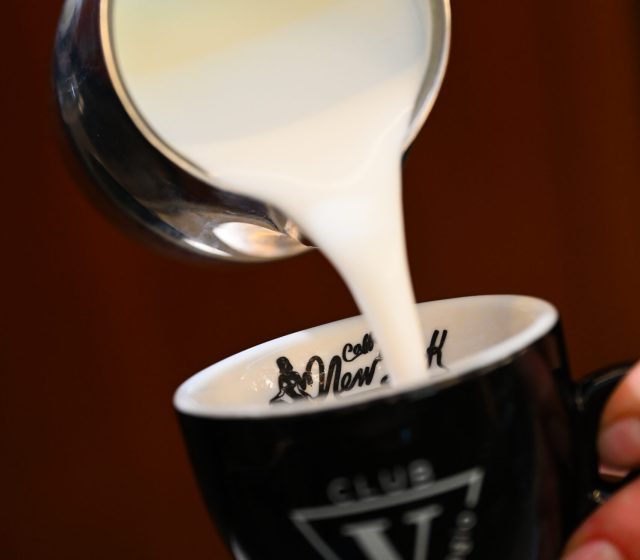 Cappuccino con decorazione in schiuma